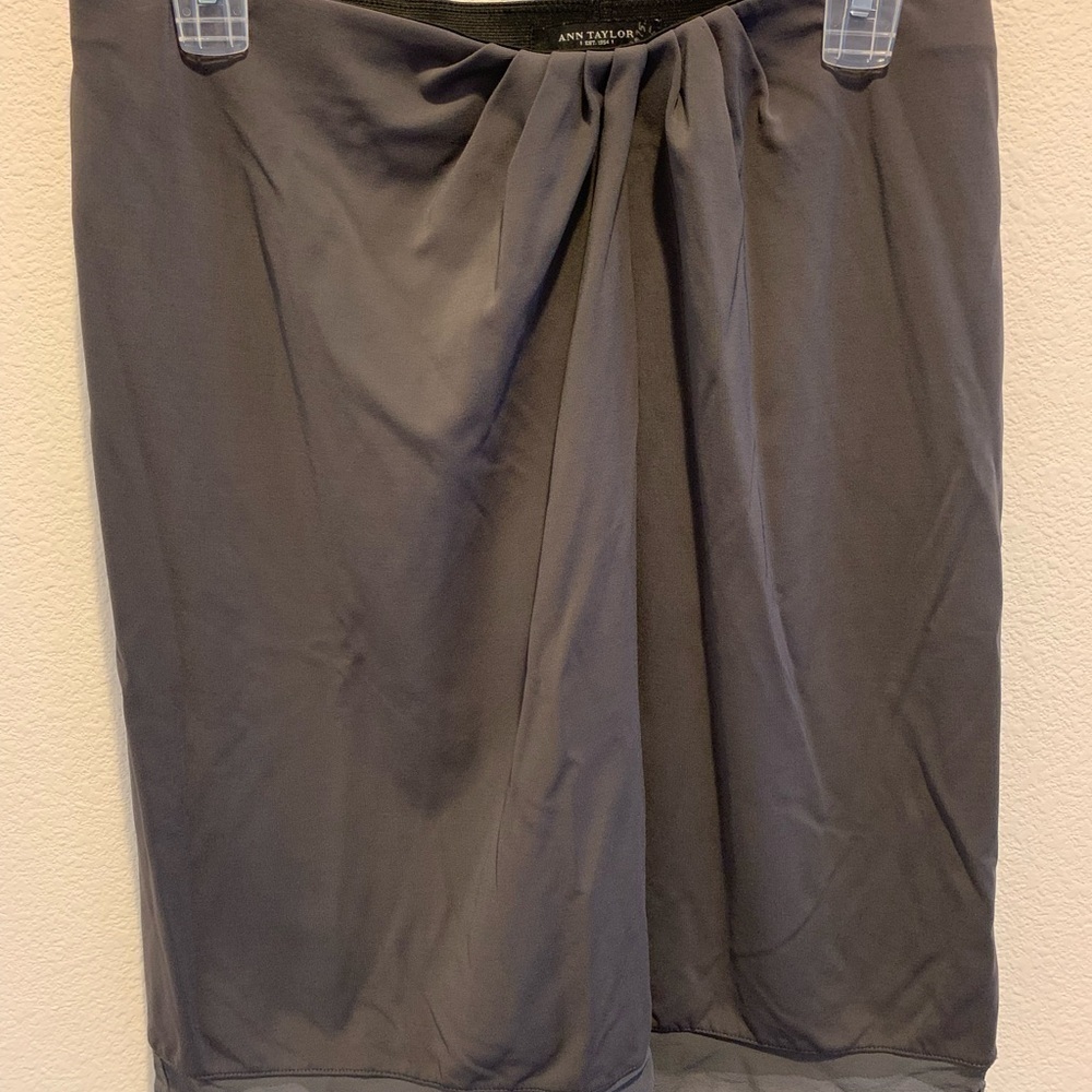 Ann Taylor Gray Mini Skirt with ruching. Size S.